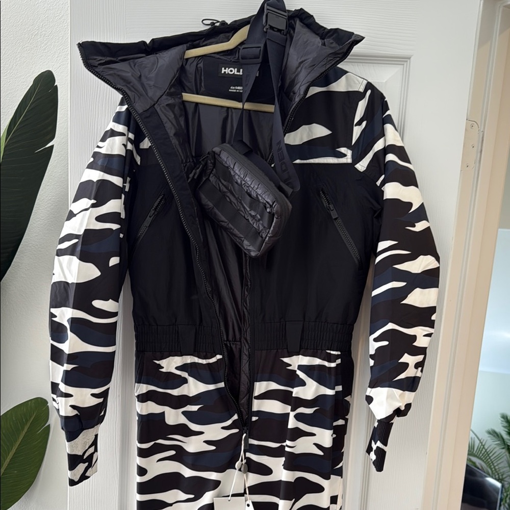 NWT Holden Black and White Zebra Ski Suit + belt bag - Picture 9 of 9